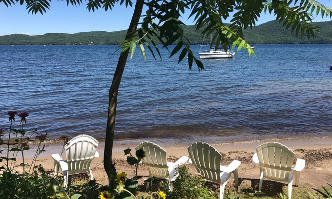 North Lake George Casa | Gran playa para nadar! Privado 384 'Sandy Shoreline, Dock, 4bdr casa en 4. 8acres