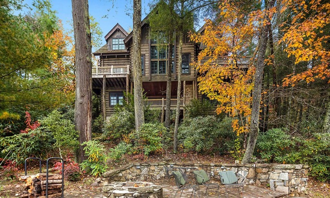 Lake Toxaway Casa | EXCELENTE momento para una escapada de otoño al elegante refugio de montaña junto al lago de la naturaleza