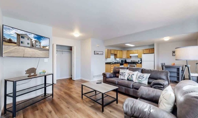 Brighton Apartamento | Great Two King Bedroom Spot Close to the Airport