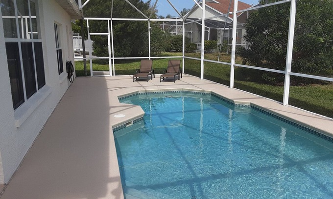 Esprit Casa | Gran casa de vacaciones con piscina privada! Reserve su escapada de otoño hoy!