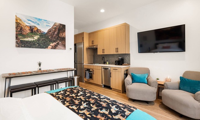 Hurricane Casa | Great Value! Comfy Classy Casita! Kitchen & W/D