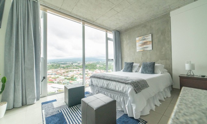 San Pedro Apartamento | Great Veiws 17th Floor IFreses! WiFI, A/C, Pool.