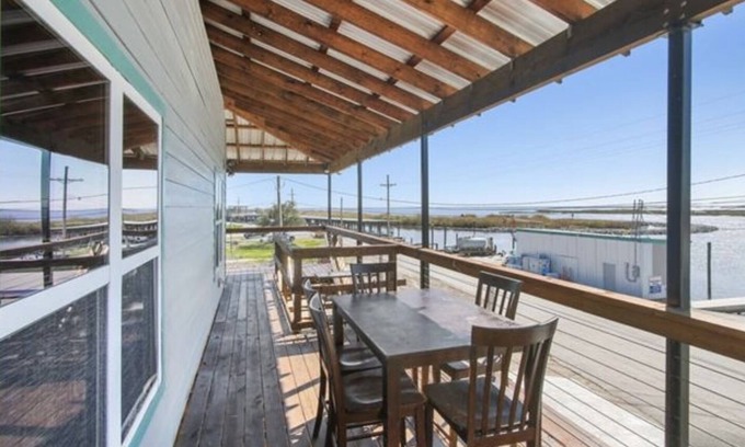 Delacroix Cabina | Great view of bayou-fishing lodge- sleeps 6. Fish cleaning station & bbq pits.