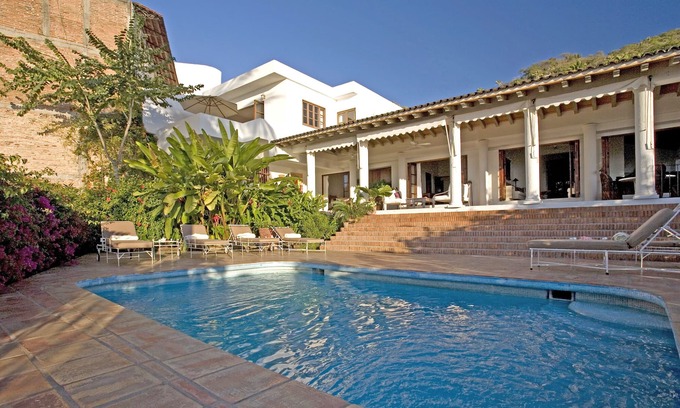 Conchas Chinas Villa | Hermosa Villa con Increíbles Vistas de la Bahía en Puerto Vallarta