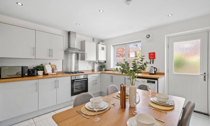 Failsworth Casa | Greaves House | by Truestays ® Serviced Accommodation