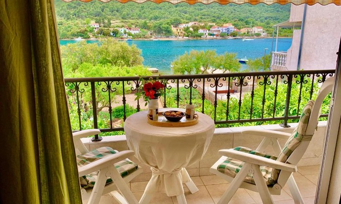 Grebastica Apartamento | Grebastica beachfront apartment