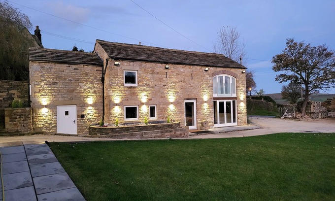 Wharncliffe Cabaña | GREEN BARN, pet friendly, character holiday cottage in Oughtibridge
