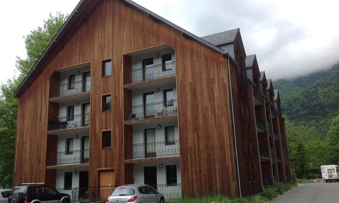 Bagneres-de-Luchon Apartamento | Descanso verde: Appart. T3 *** Turismo amueblado