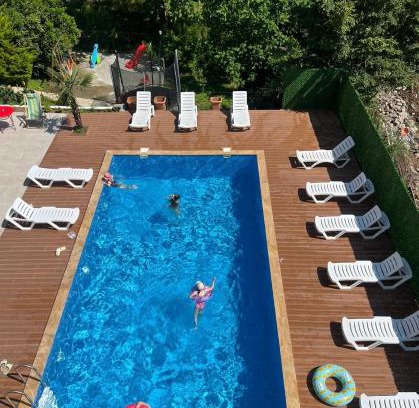 Mtsvane Kontskhi Casa | Green Cape Guest House