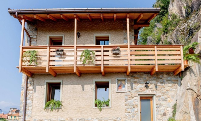 Dervio Chalet De Esquí | Green Chalet - Garden with pool few steps from lake and best trekking