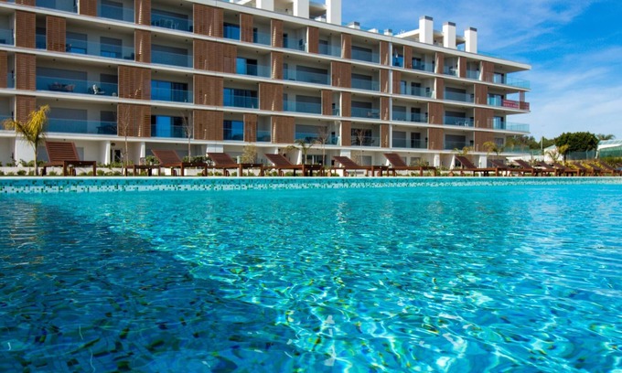 Correeira Apartamento | Green D Apartment | Luxurious & Playground & Garage