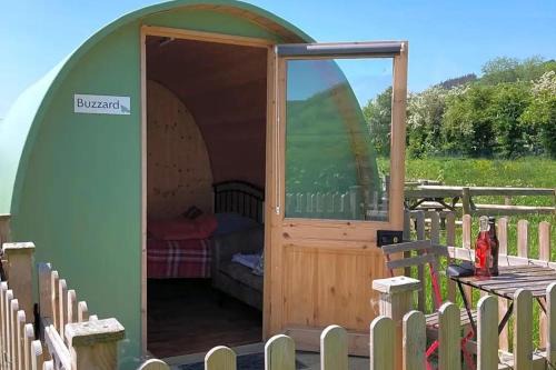 Kingswood Casa | Green Dragon and Kitchen Pod - Sleeps 2 & Parking