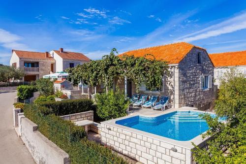 Zrnovo Casa | Green Garden House