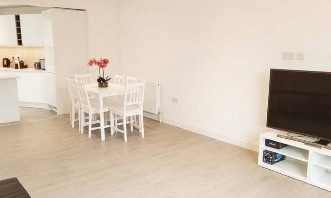 Hillingdon Casa | Green Garden in Northwood