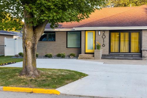 Ashwaubenon Casa | Green Getaway by Simple Life Rentals