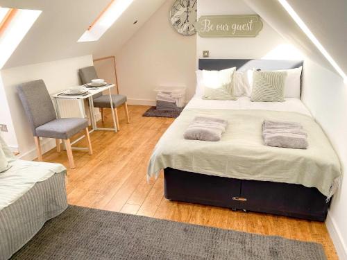 Fishponds Apartamento | Green Glades Lovely Self Contained Apartment-Studio In Super South West Location By StayStaycations
