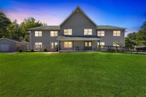 Waterford Township Hotel | Green Goose Lodge