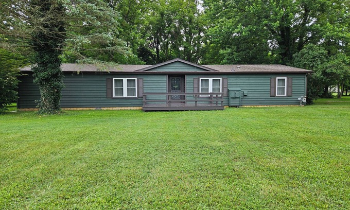 Geneva Casa | Green Haven - a newly renovated quiet retreat near Wineries, Lake Erie, & Spire