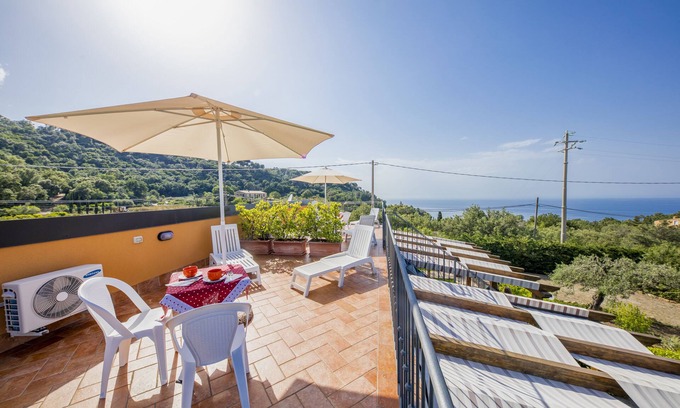 Cefalu Villa | Green Hills House - Small Apt - Wifi- Terraza con vista al mar- Estacionamiento privado