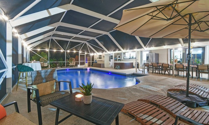 Hunt Club Casa | Green House - Luxury 5BR 17 Beds Retreat | Pool | Spa | Sauna | Cold Plunge | Events | Fun