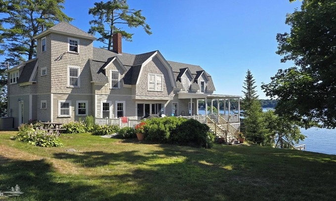 East Boothbay Casa | Green Landing | Waterfront | Family Retreat