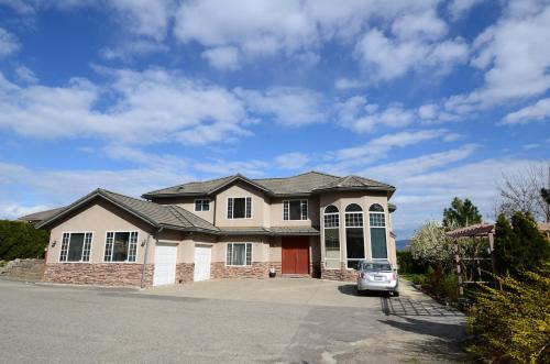 West Kelowna Estates Casa | Green Leaf B&B