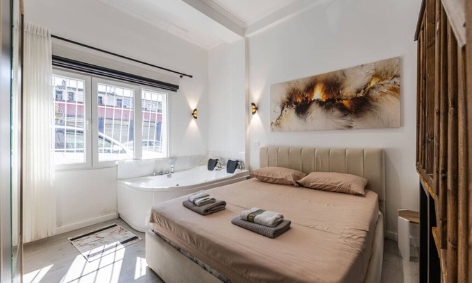 Shkoder Apartamento | Green Luxe Suite 1 by PikHost