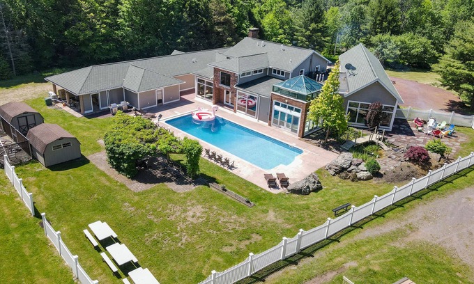 Blakeslee Villa | Green Majesty: Luxe Getaway