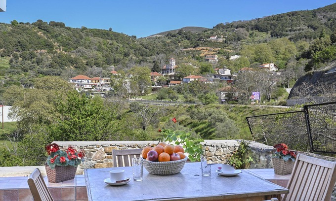Elos Casa | Green Oasis in tranquil village