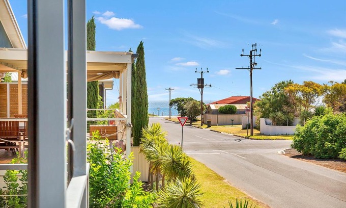 Aldinga Beach Casa | Green Reef Beach House - Aldinga Beach - C21 SouthCoast Holidays