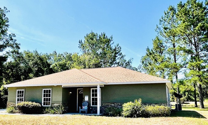 Hollister Casa | Green Serene Retreat 100