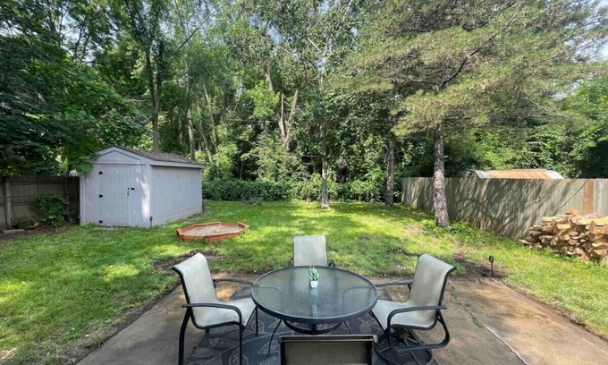 Commerce Township Casa | Greenlawn Clean/Cozy Ranch Home in Commerce