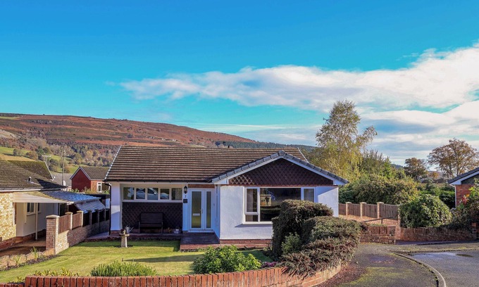 Llangollen Cabaña | GREEN VIEW, pet friendly, with a garden in Llangollen