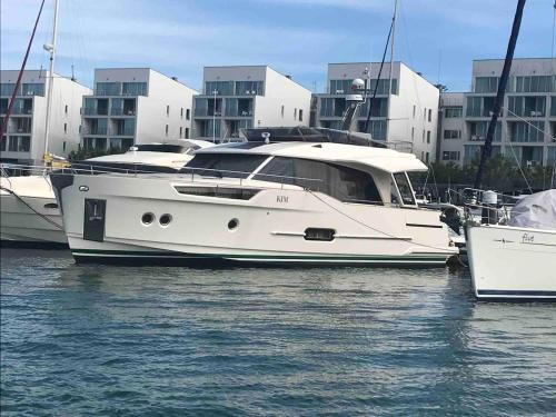Carvalhal Alquiler De Eote | GreenBreeze Full Day 8h Charter with overnight in a Greenline 48 Fly Luxury Yacht