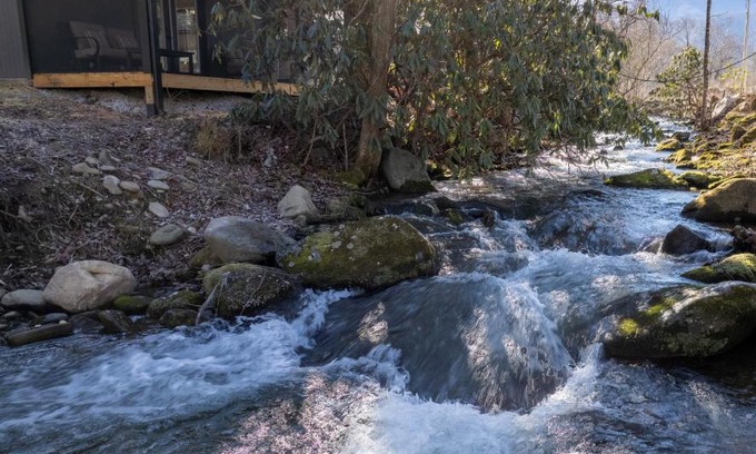 Cosby Casa | Greenbriar Place, Pickleball Court, Creek, WIFI, Mountain Views, Starting at 79"
