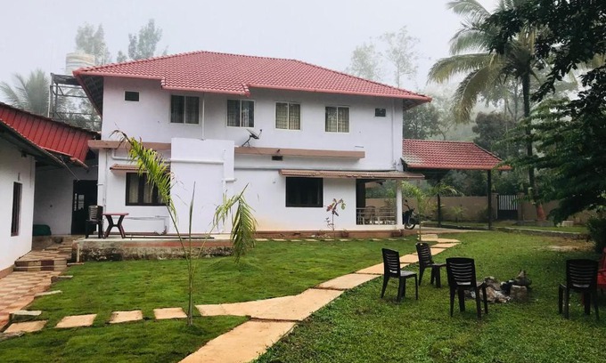 Madapura Casa | Greenhouse Homestay