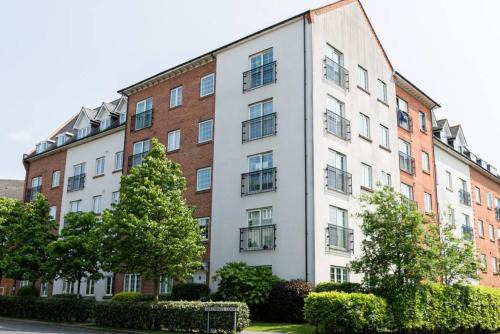 Warrington Apartamento | Greenings Apt Warrington - 2 Bed with FREE off road Parking & Wifi