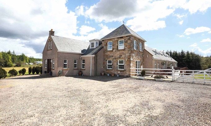 Kelty Casa | Greenknowes Entire Private Estate