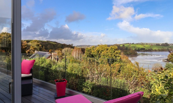 Dittisham Cabaña | GREENSLADES VIEW, romantic, country holiday cottage in Dittisham