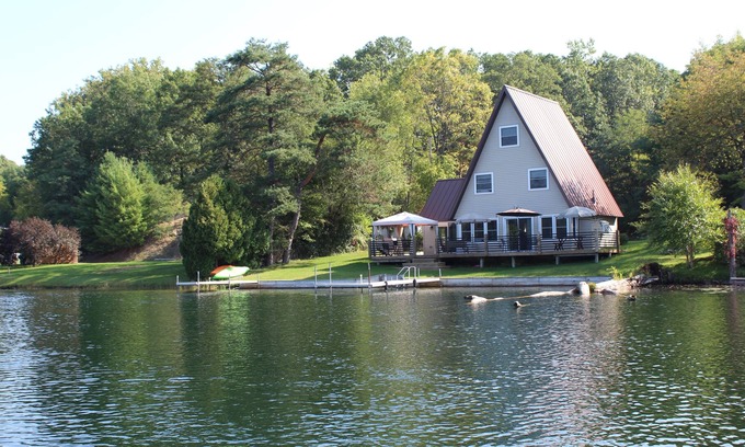 Greenville Casa | Greenville Lakefront Home