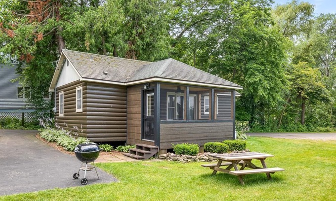 Green Lake Cabaña | Greenway Log Cottage - 1