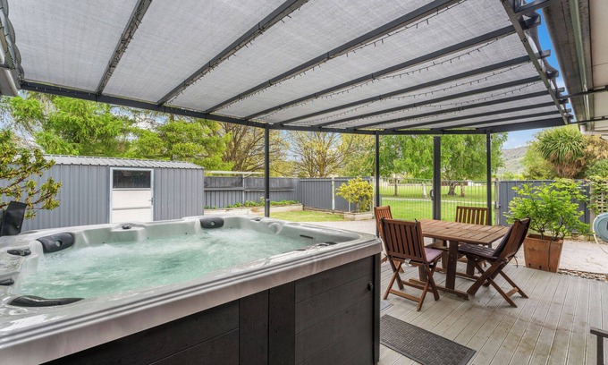 Lowburn Casa | Greenways Escape - Cromwell Holiday Home