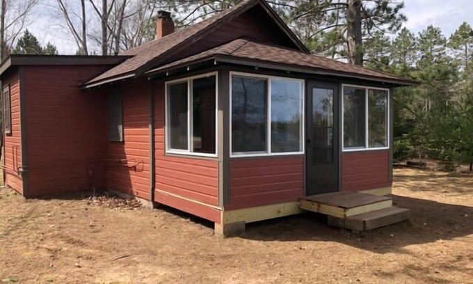 Woodruff Cabina | Gresham Shores - Lil' Sunfish - PET FRIENDLY
