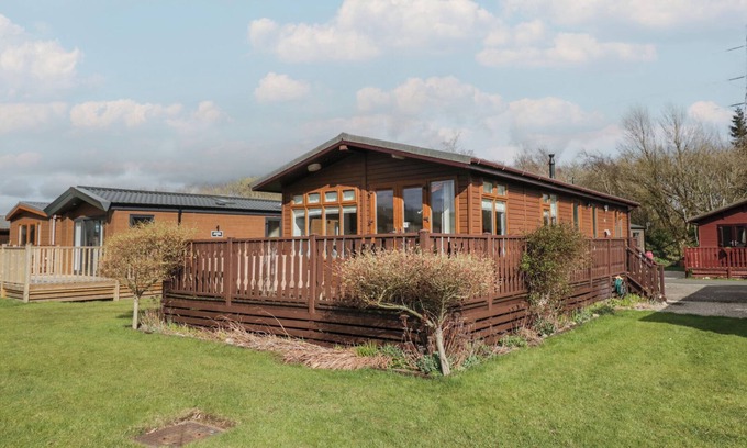 Warton Cabaña | GRESSINGHAM VIEW LODGE, pet friendly, with a garden in Carnforth