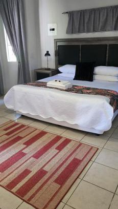 Zeerust Casa | Grey lourie Guesthouse