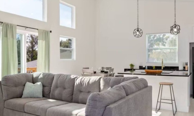Taft Casa | Grey Lux 1-bedroom house in fabulous Orlando with WiFi, AC Disney Universal MCO