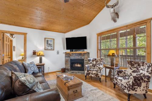 Reeds Spring Casa | Grey Moose Lodge with Amenities Access