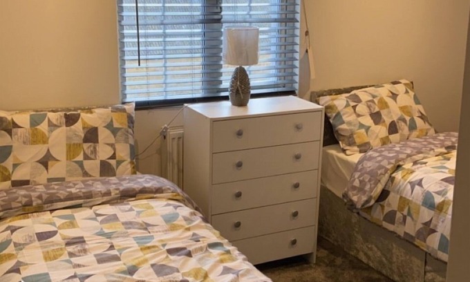 Aveley Casa | Grey Skies, Private En-suite Double Room