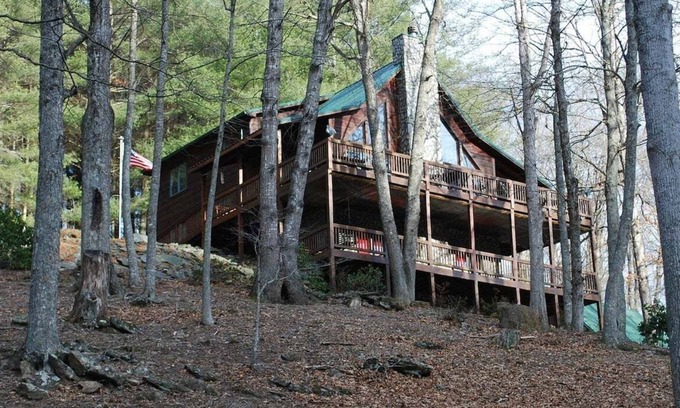 Peak Creek Casa | Frente al río, espacioso, dos master suites, bañeras de hidromasaje, wifi, se admiten perros, tubos de río, mesa de billar