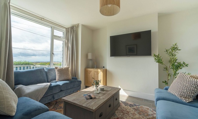 Indian Queens Casa | Griffin's Rest | near to A30 & Airport | Parking